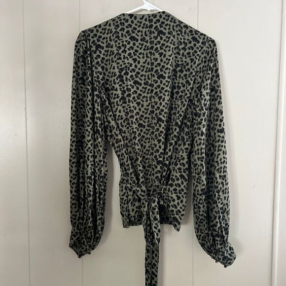 Good American Leopard Wrap Top Olive Green | Long Sleeve V-Neck Blouse | Size 4 - Picture 3 of 8
